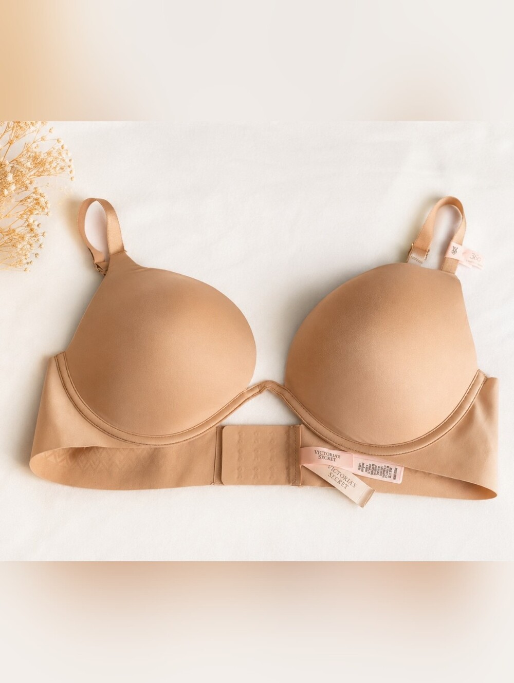 Victoria's Secret Nude Lightly Lined Plunge Bra Size 38D